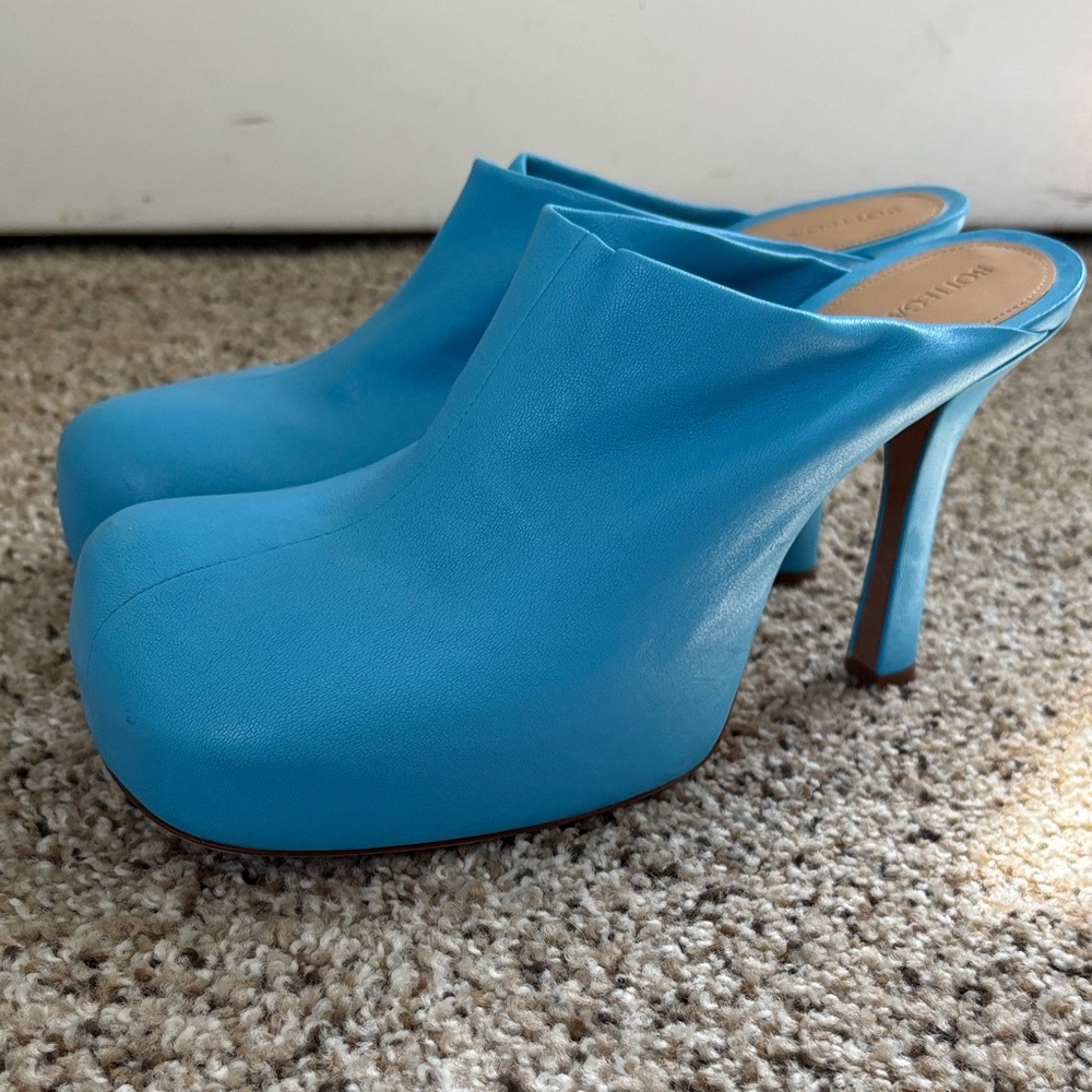 NEVER WORN Bottega Veneta The Bold Mules in Blue Lambskin Leather size38